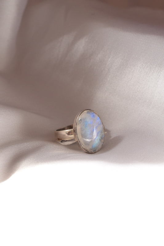 Moonstone ring with 925 silver sterling